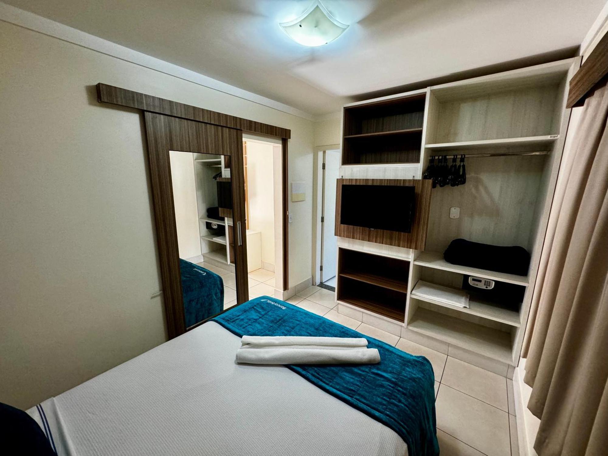 Di Roma Lacqua Caldas Novas Park 24H, Com Roupas De Cama E Banho Værelse billede